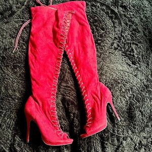 SEXY HEELS LADIES COME TO YOUR KNEE